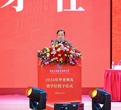 毕业生家长代表发言.jpg