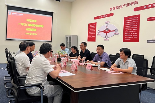 座谈现场.jpg 座谈现场.jpg