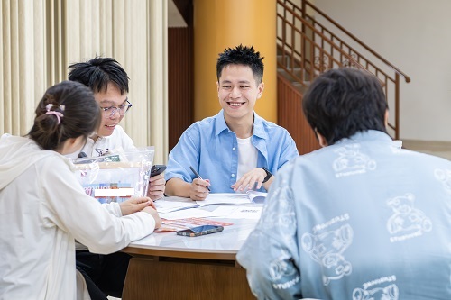 办理入职手续2.jpg 办理入职手续2.jpg