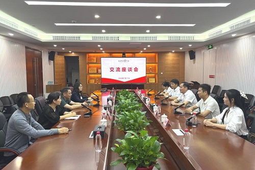 座谈现场.jpg 座谈现场.jpg