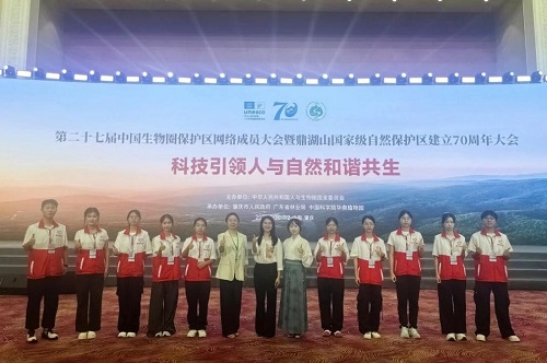 合影留念2.jpg 合影留念2.jpg