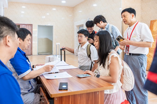 办理入住手续.jpg 办理入住手续.jpg
