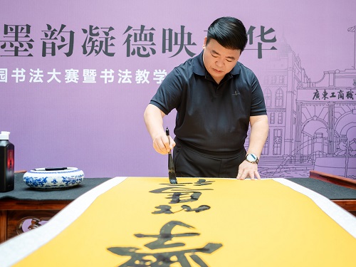 现场挥毫1.jpg 现场挥毫1.jpg
