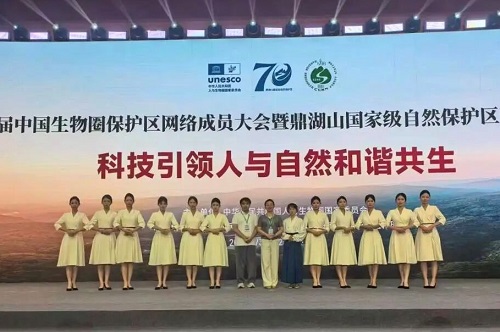 合影留念1.jpg 合影留念1.jpg
