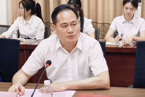 卢景值讲话.jpg 卢景值讲话.jpg