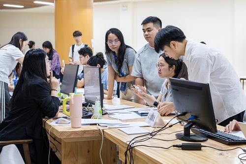 办理入职手续1.jpg 办理入职手续1.jpg