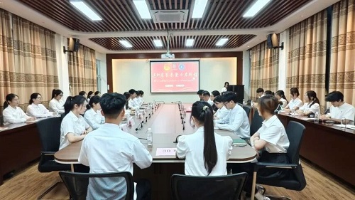 评议会现场.jpg 评议会现场.jpg