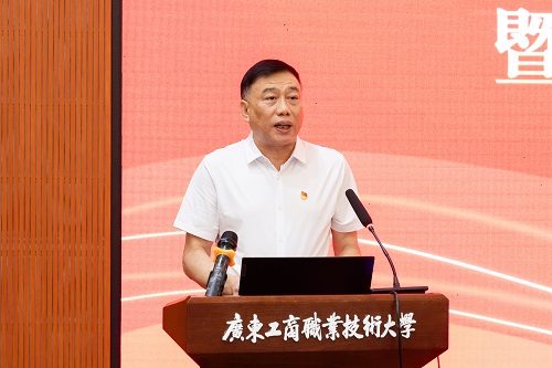 丁勇讲话.jpg 丁勇讲话.jpg